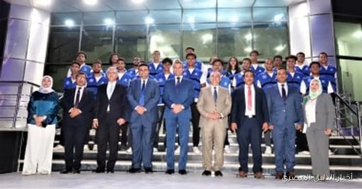 محافظ السويس يشعل شعلة النصر احتفالاً بالعيد القومي للمحافظة