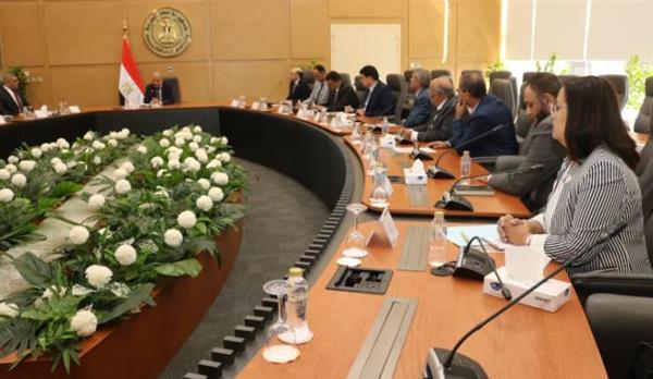 وزير الكهرباء يتولى رئاسة اجتماع لجنة استثمار العناصر الأرضية النادرة والحرجة